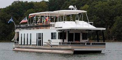 Who can lease a Pontoon Houseboat?