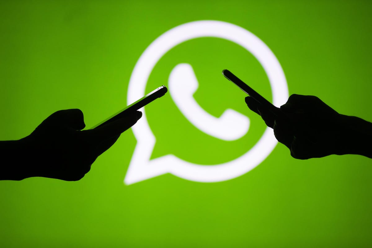Spy on WhatsApp conversations and chats